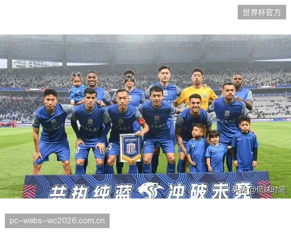 上海申花主场球市火爆,与海港的德比战票房收入近千万元,带动周边巨大消费。 上海申花主场球市火爆,与海港的德比战票房收入近千万元,带动周边巨大消费。